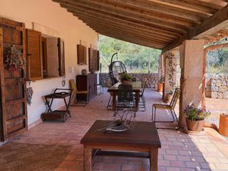 Masía en Carrer quarterades 3. Finca rústica con casa de invitados y vistas a las montañas en c