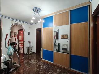 Semi detached house in Duque de ahumada 22. Casa grande zona cuartel