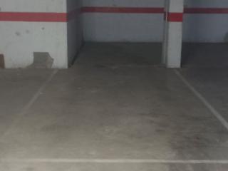 Aparcament cotxe a Laurea figuerola 12. Plaza doble de aparcamiento, parking, garaje, muy grande.