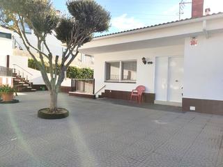 Miete Reihenhaus in Carrer figuera 54. Se alquila casa adosada con patio