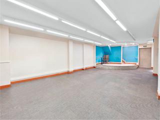 Casa en Rocaberti 35. Local con posibilidad de convertirse en vivienda con garaje priv