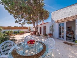 Casa pareada en Passeig marítim 1. Elegante casa amueblada con jardín en el cap d’artrutx
