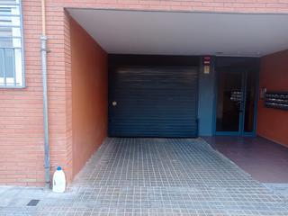 Aparcament cotxe a Tapers 2. (negociable) parking comunitario, plaza individual con cámaras d