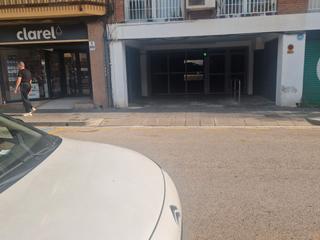 Aparcament cotxe a Avenida 300 26. Se vende plaza garaje para coche grande
