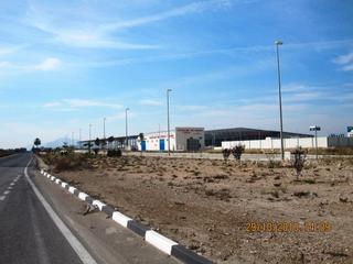 Solar industrial a C.barcelona 2. En primera línea cta. dolores a elche