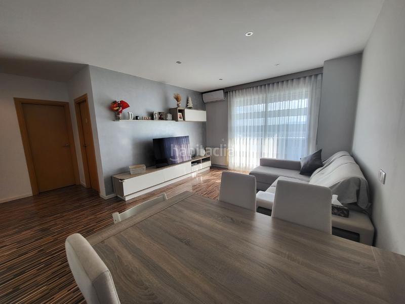 Foto 01690b44-9937-4f23-a542-776d9b84d0dc. Piso en avinguda salvador allende 59 piso en venta con plaza de parking y trastero – luminoso, bien distribuido y con vistas espectaculares en Cornellà de Llobregat