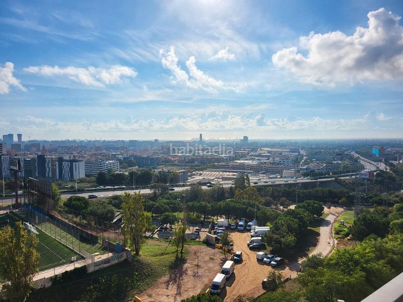 Foto 605a7f0c-9685-41cd-8f31-7e04b1a30884. Piso en avinguda salvador allende 59 piso en venta con plaza de parking y trastero – luminoso, bien distribuido y con vistas espectaculares en Cornellà de Llobregat