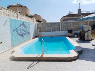 Planta baixa a Calle azpeitia 10. Casa independiente con piscina en urb san luis torrevieja