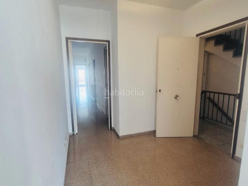 Foto 4e71b7a3-8057-4018-be01-a414e93cd35b. Alquiler piso en sant pere 17 pis de 90m2 i terrassa de 50m2 en Badalona