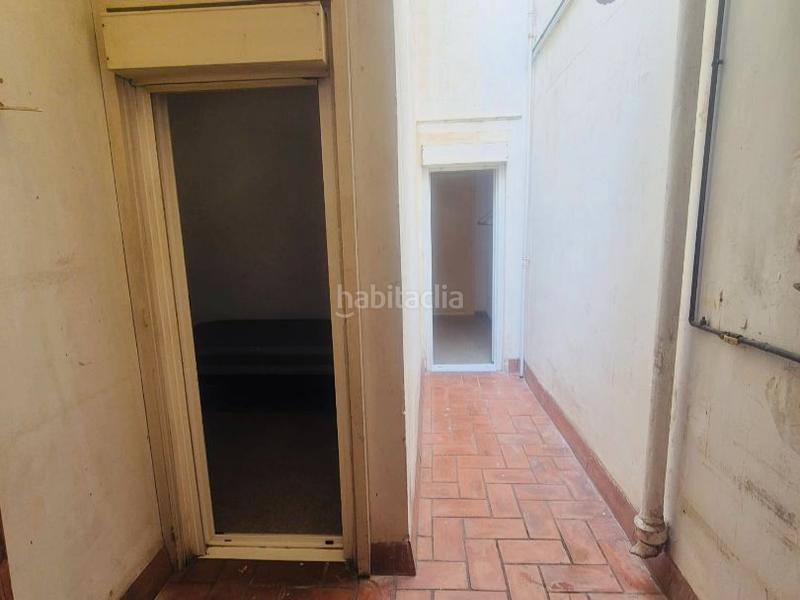 Foto a2a9f04e-5f93-41bf-80be-4fce874d8afe. Alquiler piso en sant pere 17 pis de 90m2 i terrassa de 50m2 en Badalona