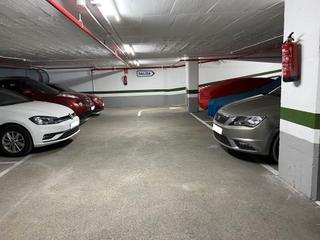 Autoparkplatz in Travesera de les corts 257. 3 plazas de parking en venta
