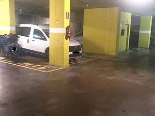 Miete Motorradparkplatz in Carrer dels almogàvers 225. Alquiler plaza moto