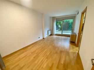 Location Rez-de-chaussée à Carrer de josep tarradellas 46. Bajo con dos terrazas en mirasol can matas. situado en maravillo