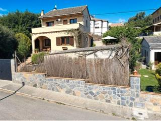 Xalet a Carrer vent 13. Casa independiente con jardin