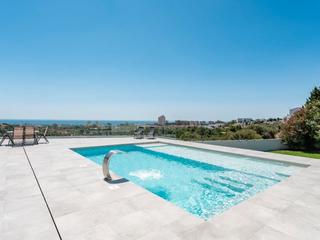 Chalet en Calle dinamarca 3. Exclusiva villa independiente con vistas panorámicas al mar y pi