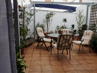 Reihenhaus in Hermanos pinzón 9. Casa luminosa muy bien situada