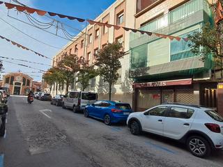 Location Local commercial à Ample 7. Excelente ubicacion.