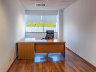 Rent Office space in Alemanya 18. Oficina equipada con internet y zona parquin gratuïta