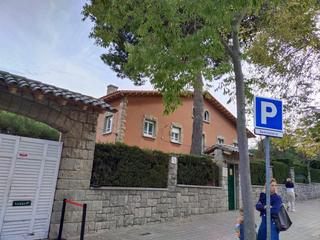 Rent House in Pearson 39. Casa a reformar con permiso hotelero concedido a falta de proyec