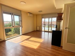 Duplex à Josep clarà i ayats 5. Fantàstic pis tipus dúplex a girona ciutat