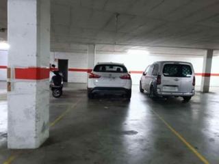 Affitto Posto auto in Calle guillem de beziers 1. Plaza amplia con acceso peatonal a pie de calle