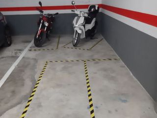 Rent Motorcycle parking in Carrer de carles buïgas 52. Alquiler de garaje en calle de carles buïgas