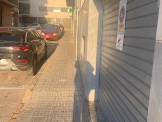 Local commercial à Carrer de saturn 1. Local situado en planta semisótano (almacén)