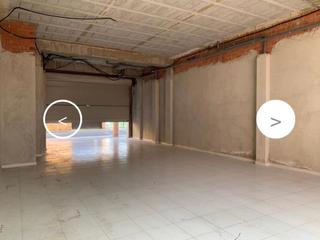 Local commercial à Marquè de cruïlles 20. Local diáfano y luminoso en finca singular