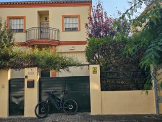 Maison à Guadaira 5. Chalet independiente en la cornisa de simón verde