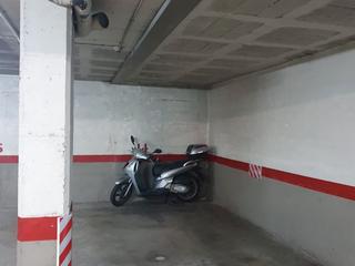 Lloguer Aparcament cotxe a Manel farrés 99. Parking en alquiler en la zona del parc central