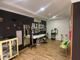 Traspàs Local Comercial a Calle santa teresa 32. Se traspasa estudio de tatuajes listo para trabajar en diciembre