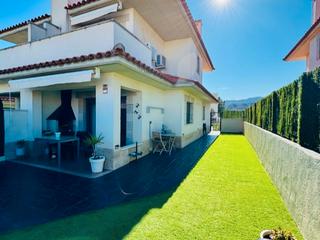Maison jumelée à Migjorn 30. Casa pareada con jardín y piscina comunitaria en hospitalet  de