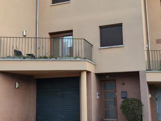 Casa adosada en Joan serras 16. Casa unifamiliar adosada