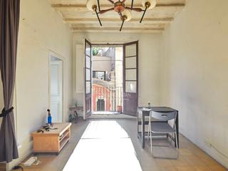Piso en Carrer de la cera 44. Vivienda a reformar con mucha luz natural, en excelente ubicació