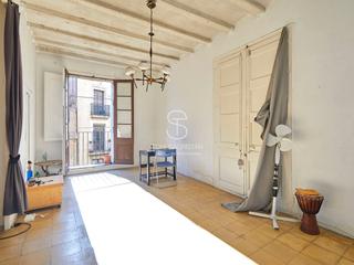 Pis a Carrer de la cera 44. Vivienda a reformar con mucha luz natural, en excelente ubicació