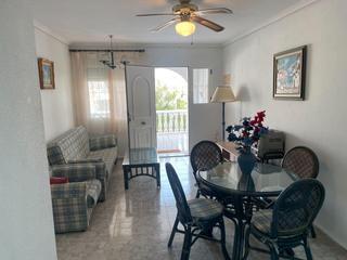 Rent House in Calle francesc bisbe 70. Bungalow con terraza en alquiler