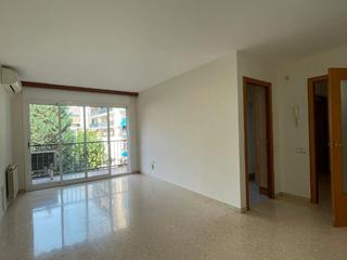 Piso en Amadeu de saboia 164. Piso en perfecto estado y con ubicación ideal.