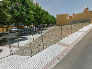 Terreno residencial en Mar cantábrico 15. Solar para casa o edificio de pisos junto al tranvía en silos