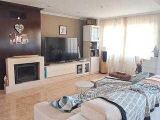 Dúplex a Carrer escoles 10. Pis al centre molt luminós.