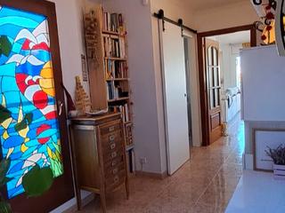 Dúplex a Carrer escoles 10. Pis al centre molt luminós.