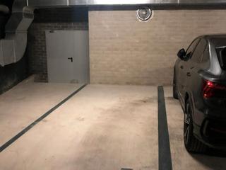 Aparcament cotxe a Pi i margall  37 - a. Al lado de el cote ingles i de la estacion de fgc - creu alta