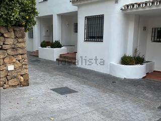 Casa pareada en Calle santa ana 23. Encantadora adosada con solárium, vistas a la montaña y piscina