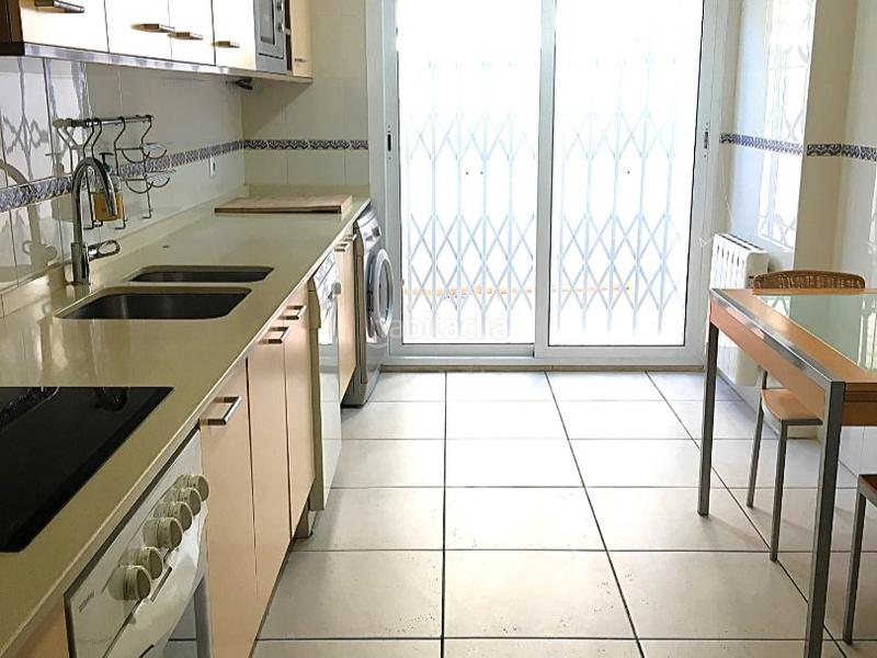 Foto a6cc4e3d-fae7-4cbd-aed8-e3a06471953e. Alquiler piso en carrer melissa 45 excelente bajo con jardín/terraza privada dentro de un complejo residencial , próximo al liceo francés en Paterna