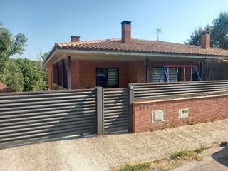 Casa adosada en Serrat de la rodonella 53a. Casa a 3 vientos nueva a estrenar