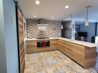 Dúplex en Camí ral 58. Fantástico dúplex reformado en la última planta del edificio. co