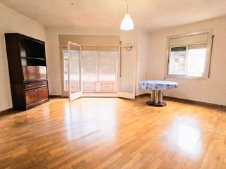 Piso en Mare de deu de fatima 34. Piso exterior de 4 habitaciones con 3 balcones