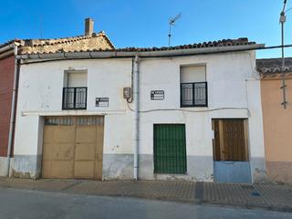 Maison jumelée à Calle doctor trifino gallego gonzalez 8. Casa en el centro en pueblo muy acogedor