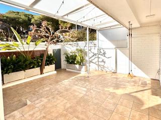 Maison à Calle jacinto benavente  44. Bungalow en segunda linea de playa muchavista