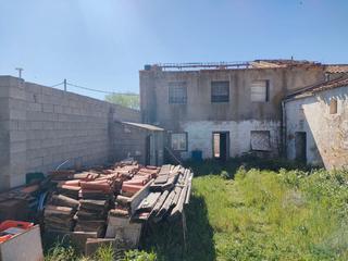Mas à Calle olmo 8. Casa rústica con terreno y patio en plena sierra de albacete · i