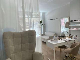 Traspàs Local Comercial a Calle irlanda 6. Oportunidad única para empezar ya época de navidad!